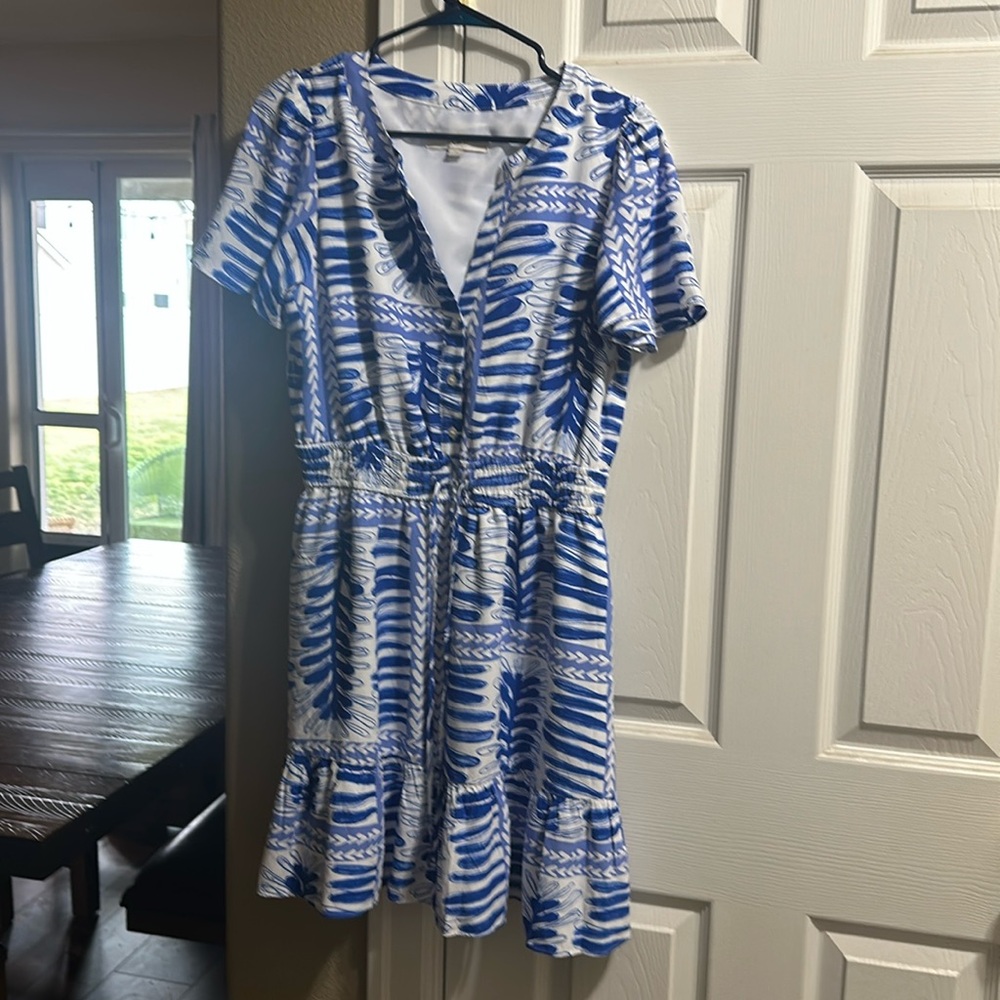 Pretty Loft flounce dress in a medium.